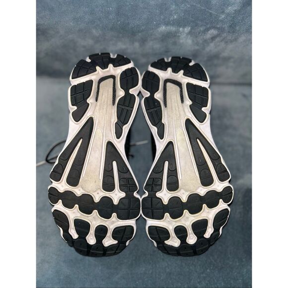 Under Armour SpeedForm Gemini 2 running shoe in a black, white, and metallic sil - Picture 6 of 8